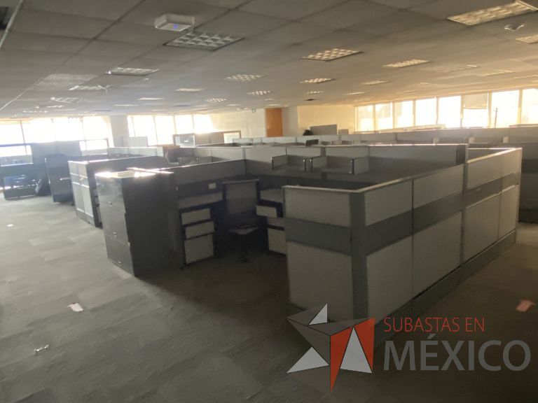 Lote 025 - Estación de trabajo para 10 personas con 16 archiveros de pedestal de 3 cajones - Imagen 7