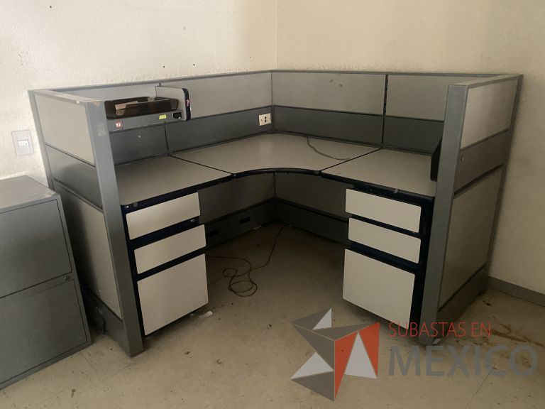 Lote 071 - Estación de trabajo para 1 persona con 3 archiveros de pedestal - Imagen 3