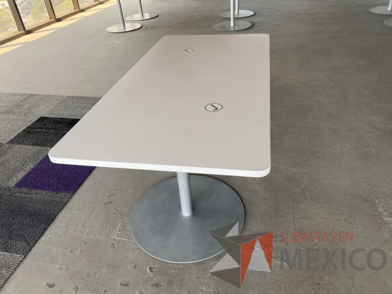 Lote 077 - Mesa de trabajo y 4 sillas fijas - Imagen 8