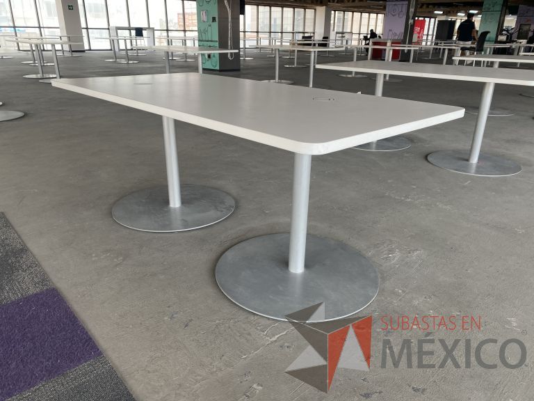 Lote 077 - Mesa de trabajo y 4 sillas fijas - Imagen 9