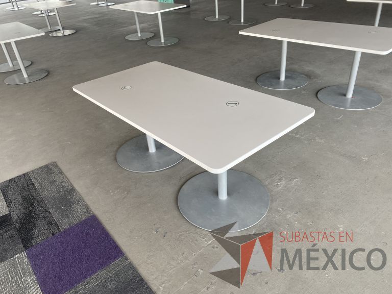 Lote 077 - Mesa de trabajo y 4 sillas fijas - Imagen 10