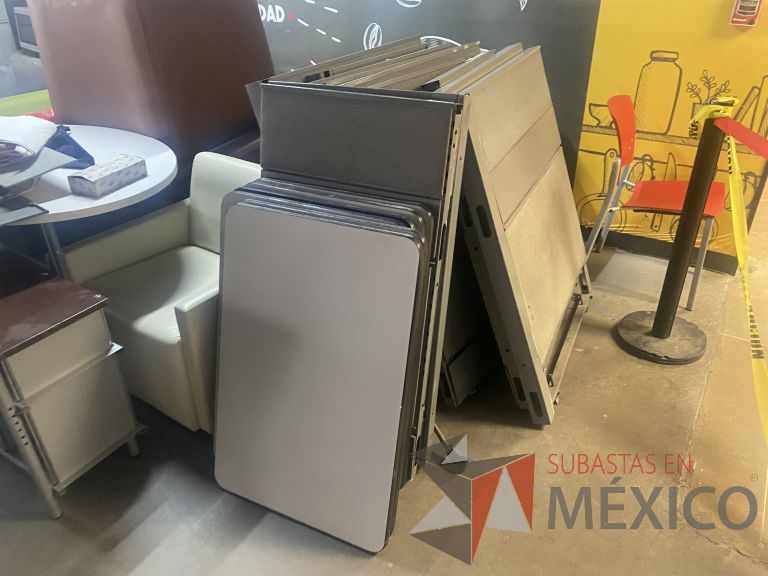 Lote 084 - Lote de accesorios para estación (Mamparas, cubiertas, herrajes y 16 archiveros de 3 cajones) - Imagen 3