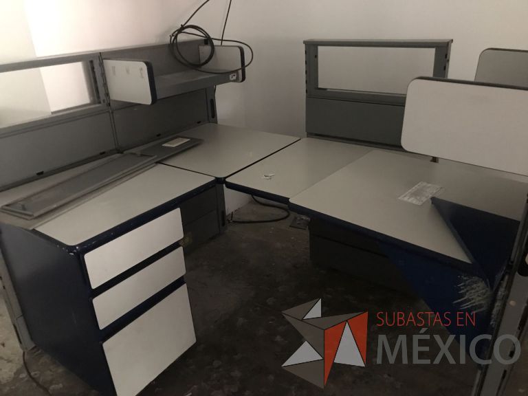 Lote 050 - Estación de trabajo para 1 persona con archivero de pedestal