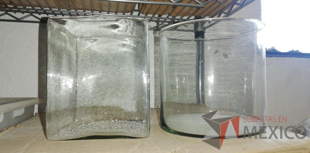 Lote 082 - Lote de 21 floreros de cristal (7 cuadrados 15 cms alto, 3 cuadrados 11 cms alto, 7 peceras de 10 cms de alto, 4 cilindros 15 cms de alto) - Imagen 2