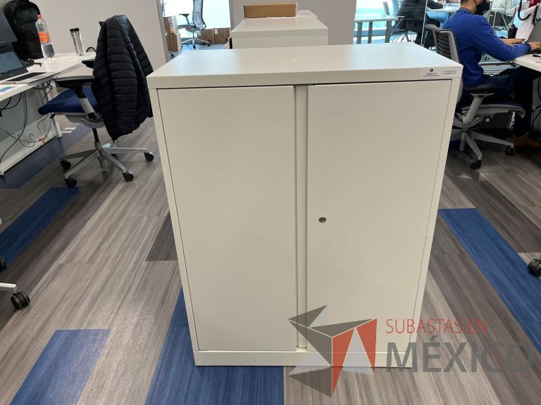 Lote 024 - Gabinete vertical de 2 puertas y 2 entrepaños color blanco - Imagen 2