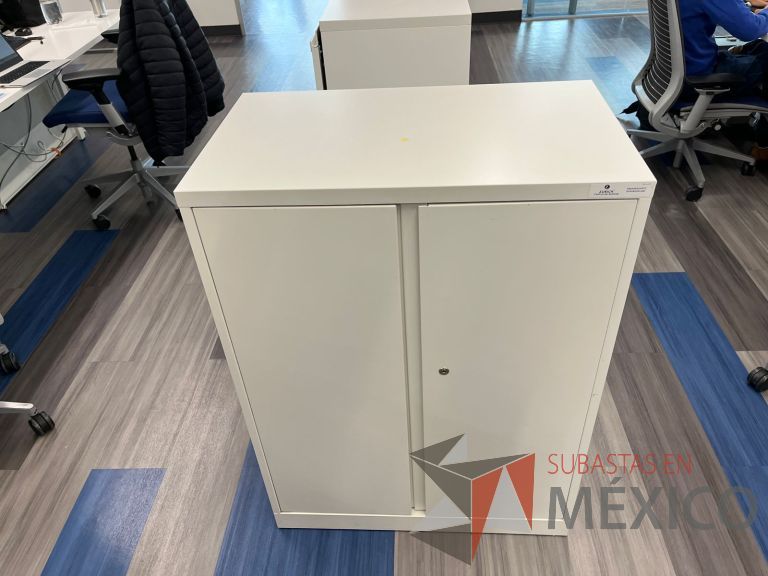Lote 024 - Gabinete vertical de 2 puertas y 2 entrepaños color blanco - Imagen 3