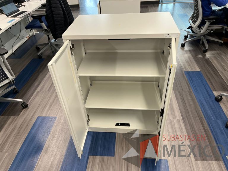 Lote 024 - Gabinete vertical de 2 puertas y 2 entrepaños color blanco - Imagen 5