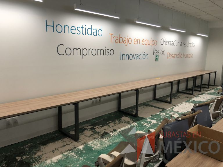 Lote 003 - Estación de trabajo para 10 personas