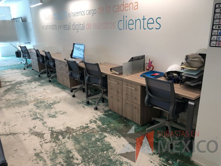 Lote 006 - Estación de trabajo lineal para 6 personas