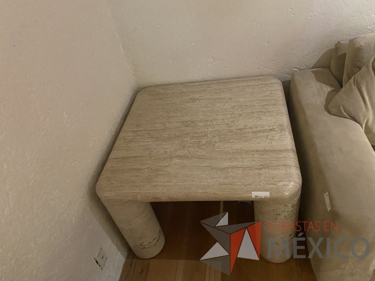 Lote 054 - Mesa de apoyo cuadrada de mármol - Imagen 3