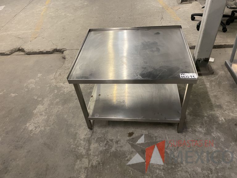 Lote 034 - 2 Mesas de trabajo con cubierta de acero inoxidable y base metálica - Imagen 5