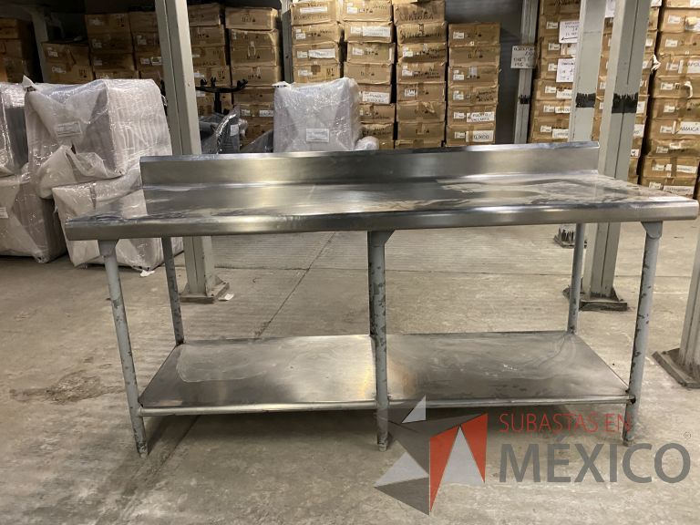 Lote 040 - Mesa de trabajo con cubierta de acero inoxidable y base metálica - Imagen 2