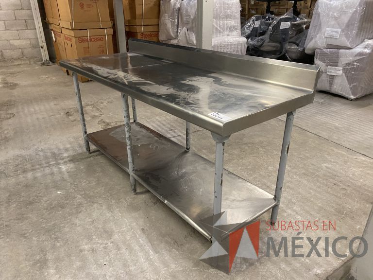 Lote 040 - Mesa de trabajo con cubierta de acero inoxidable y base metálica - Imagen 4