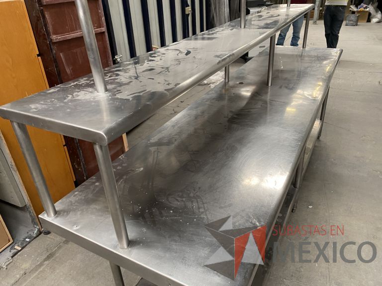 Lote 035 - Mesa de trabajo con cubierta de acero inoxidable y base metálica - Imagen 5