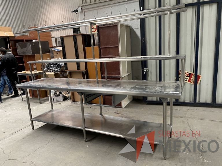 Lote 035 - Mesa de trabajo con cubierta de acero inoxidable y base metálica - Imagen 6