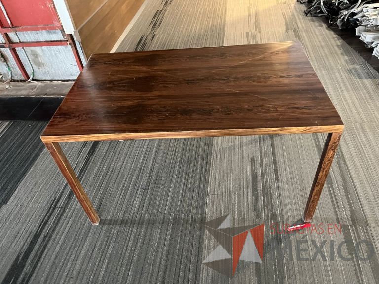 Lote 497 - Mesa de trabajo rectangular con 4 patas color café - Imagen 5