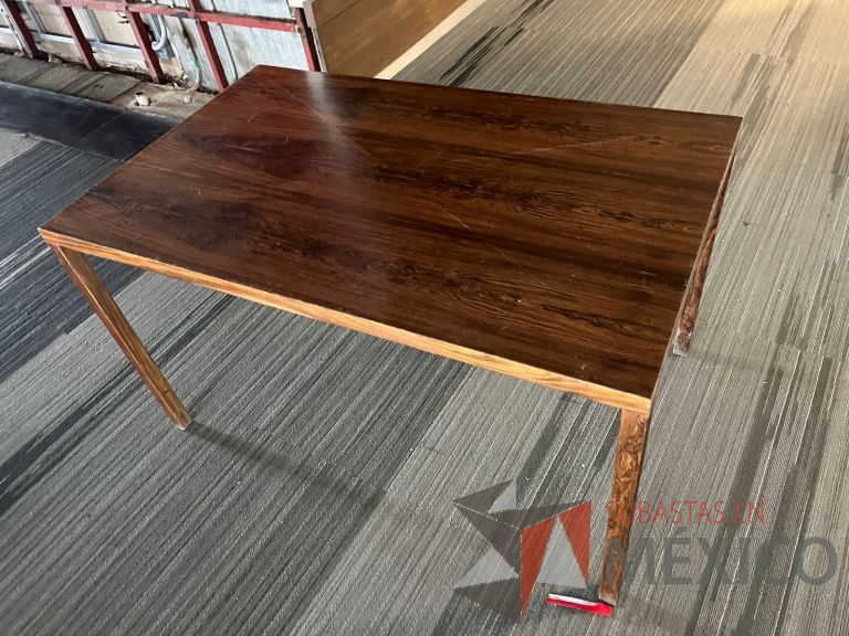 Lote 497 - Mesa de trabajo rectangular con 4 patas color café - Imagen 6