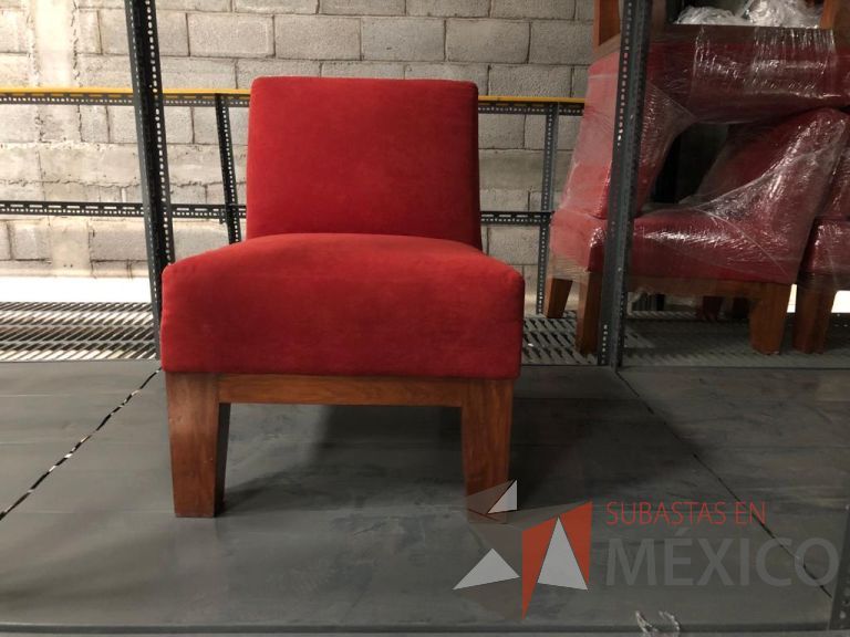 Lote 099 - Sillón de 1 plaza en tela color rojo