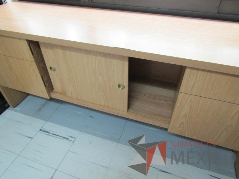 Lote 106 - Credenza con 2 puertas corredizas y 4 cajones - Imagen 5