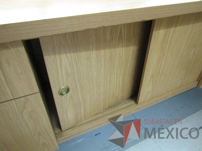 Lote 106 - Credenza con 2 puertas corredizas y 4 cajones - Imagen 6