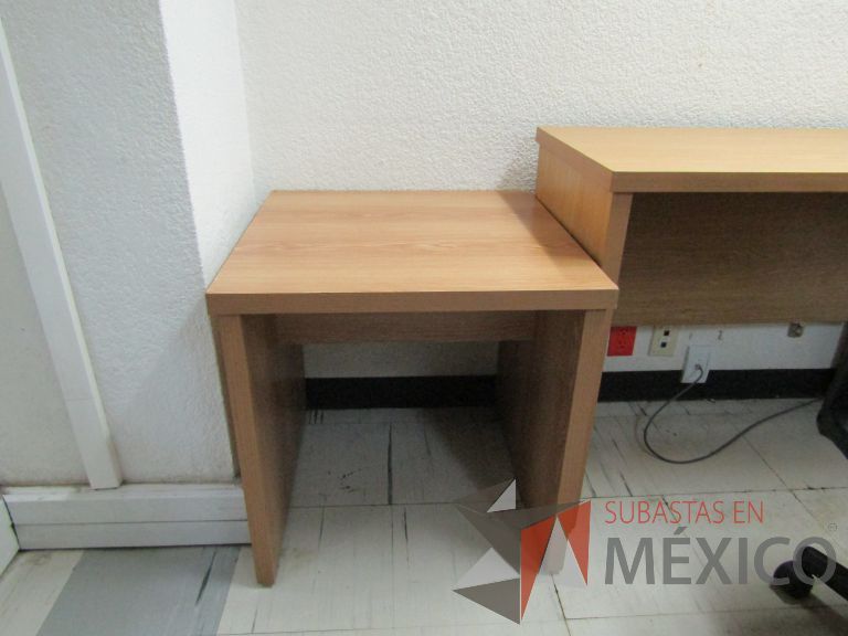 Lote 112 - Mesa de apoyo cuadrada - Imagen 4