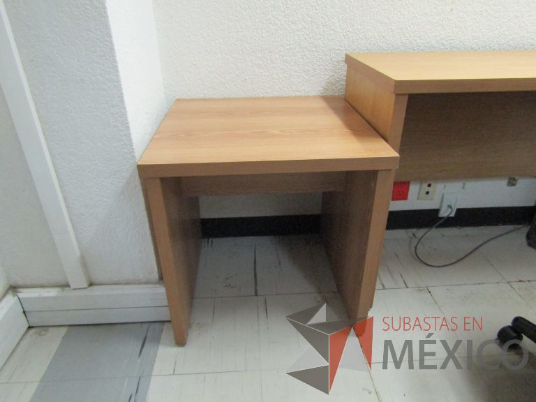 Lote 112 - Mesa de apoyo cuadrada