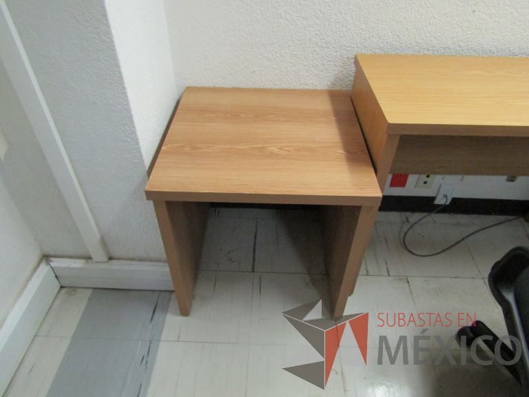 Lote 112 - Mesa de apoyo cuadrada - Imagen 6