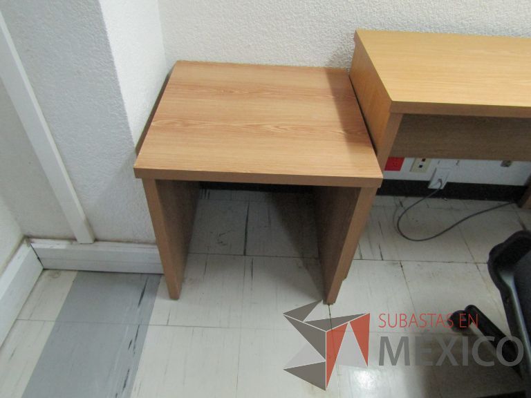 Lote 112 - Mesa de apoyo cuadrada - Imagen 7