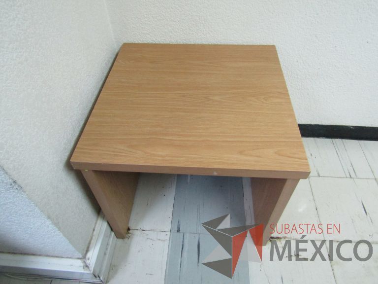 Lote 116 - Mesa de apoyo cuadrada - Imagen 2