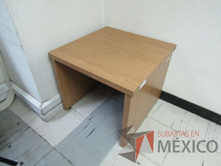 Lote 116 - Mesa de apoyo cuadrada - Imagen 4