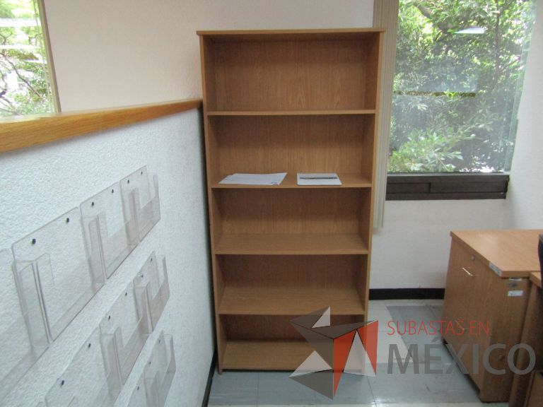 Lote 122 - Librero con 4 entrepaños - Imagen 5
