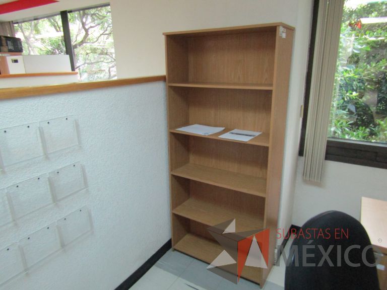 Lote 122 - Librero con 4 entrepaños - Imagen 6