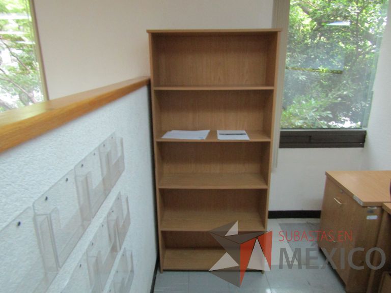 Lote 122 - Librero con 4 entrepaños - Imagen 7