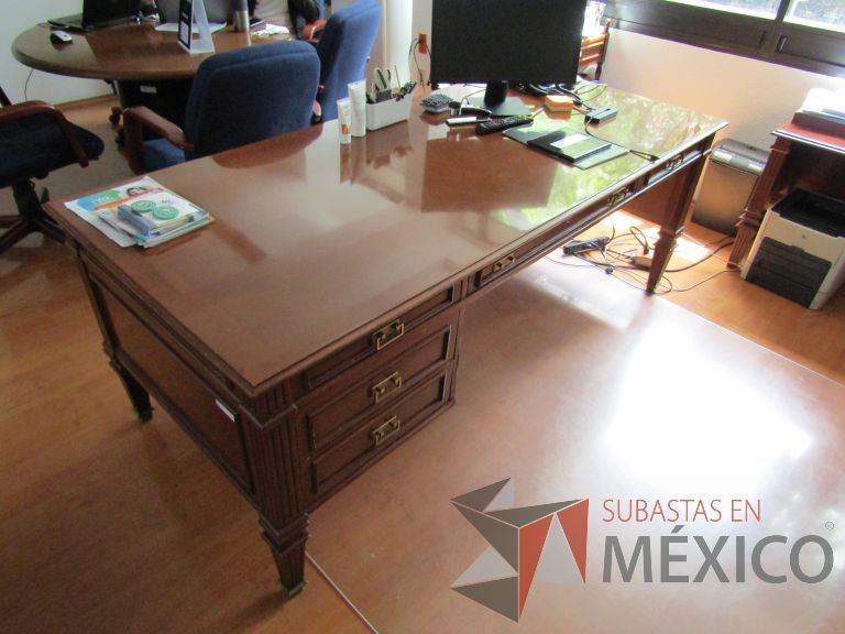 Lote 125 - Escritorio con 5 cajones de madera - Imagen 3
