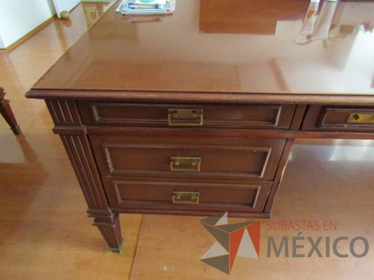 Lote 125 - Escritorio con 5 cajones de madera - Imagen 10