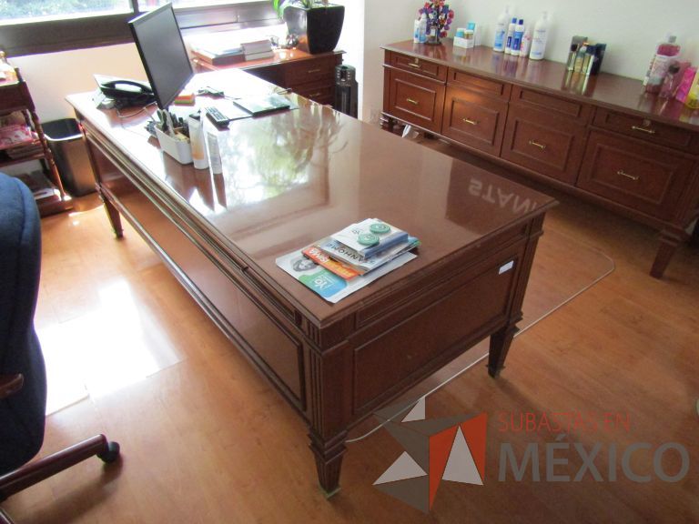 Lote 125 - Escritorio con 5 cajones de madera - Imagen 11