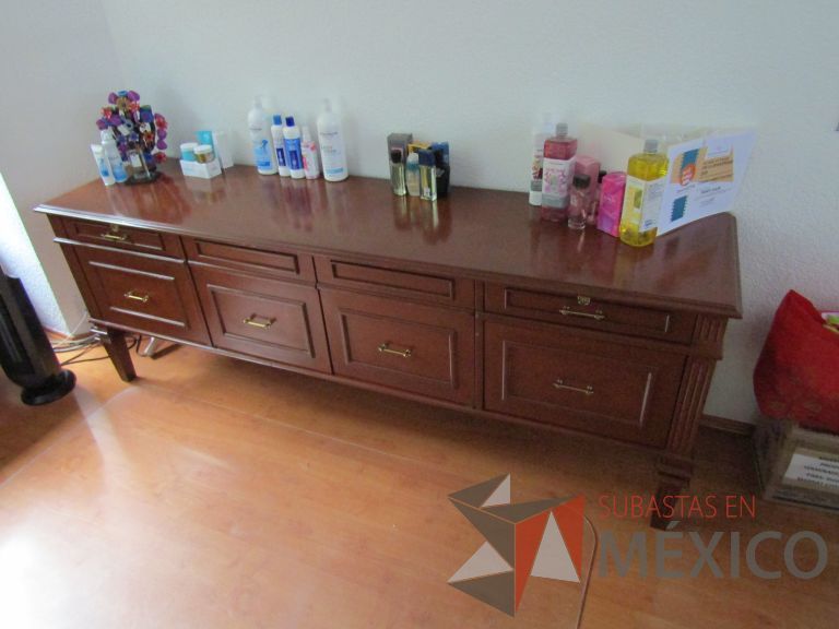 Lote 126 - Credenza con 2 cajones y 4 puertas - Imagen 2