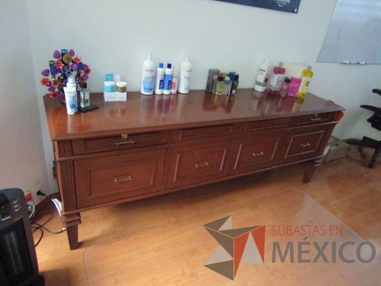 Lote 126 - Credenza con 2 cajones y 4 puertas - Imagen 4