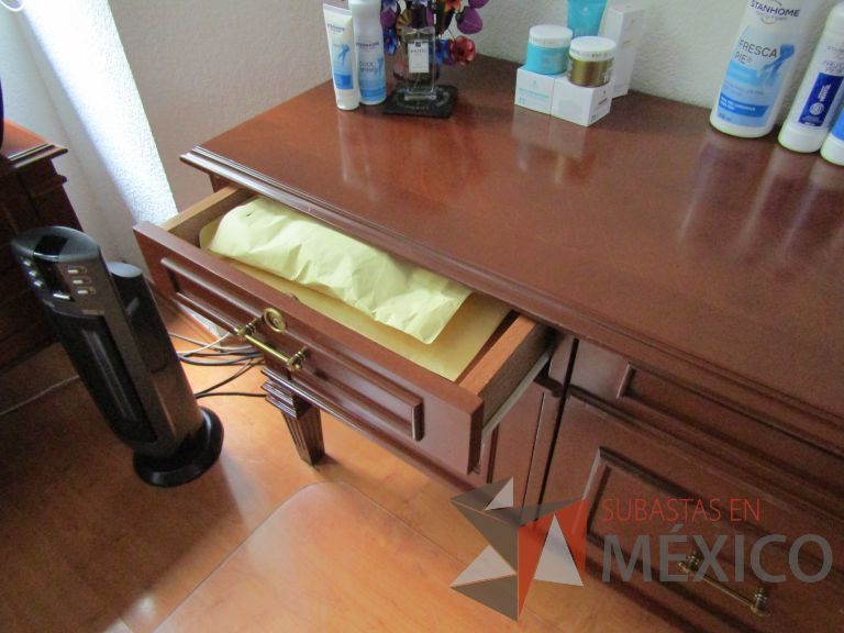 Lote 126 - Credenza con 2 cajones y 4 puertas - Imagen 5