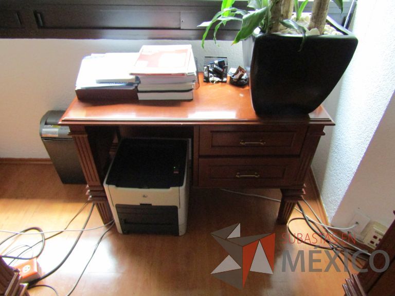Lote 130 - Mesa de trabajo con 2 cajones - Imagen 5
