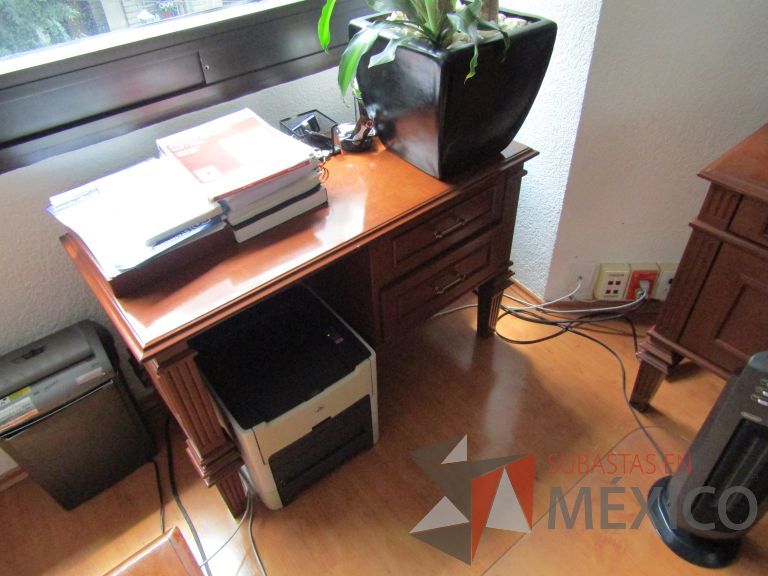 Lote 130 - Mesa de trabajo con 2 cajones - Imagen 7