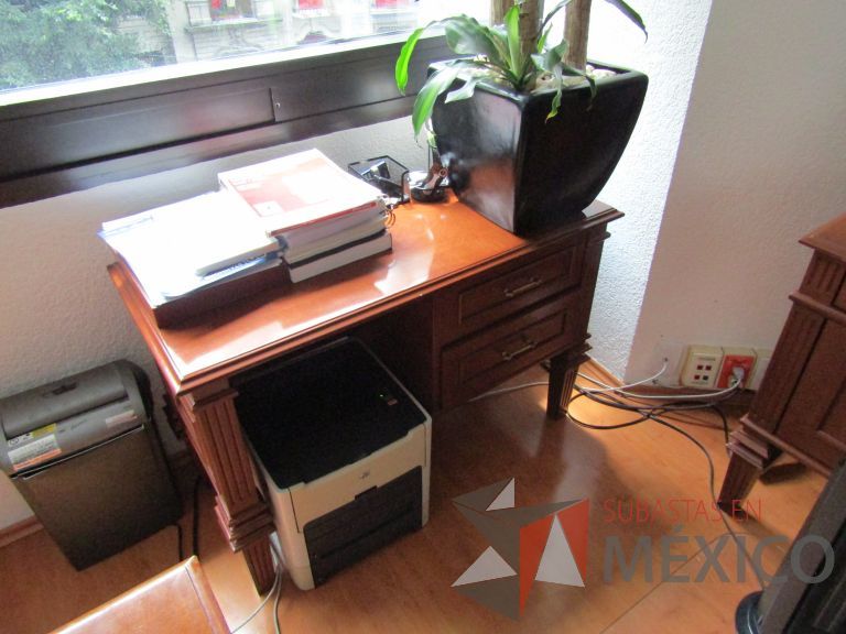 Lote 130 - Mesa de trabajo con 2 cajones - Imagen 8
