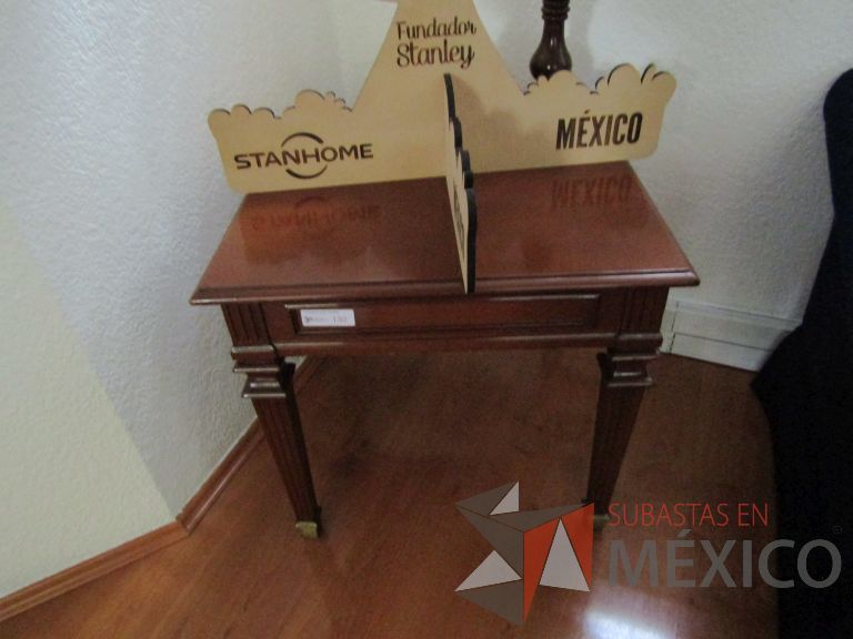 Lote 128 - Mesa de apoyo cuadrada - Imagen 3