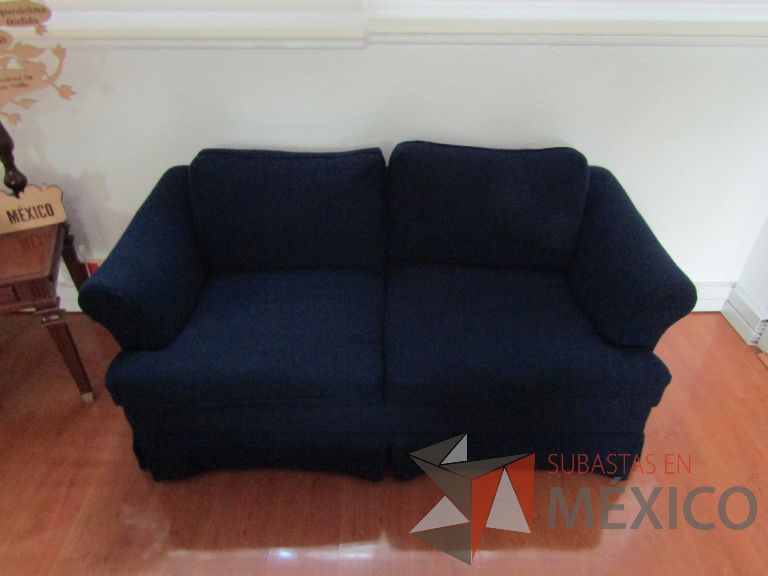 Lote 129 - Sillón de 2 plazas en tela color azul - Imagen 3