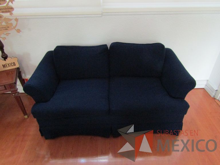 Lote 129 - Sillón de 2 plazas en tela color azul - Imagen 4