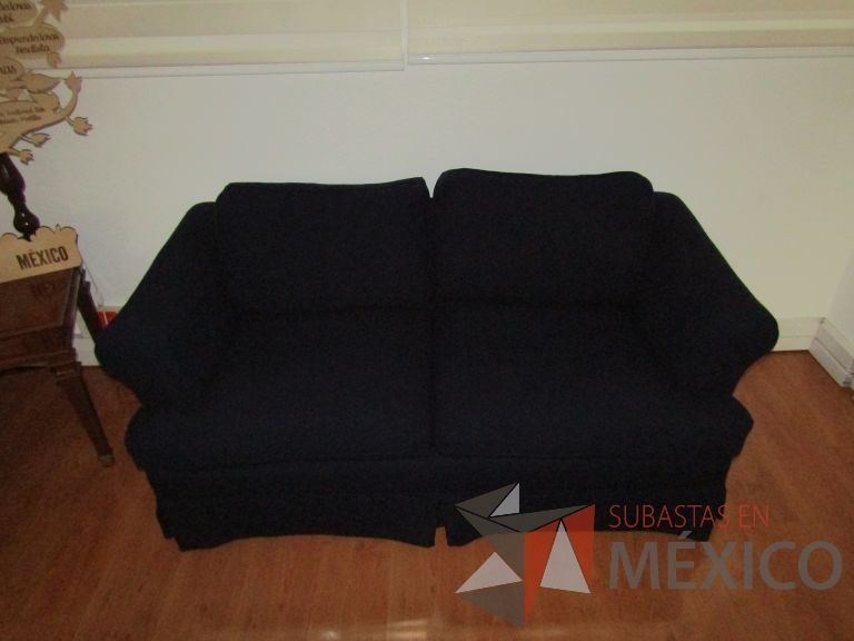 Lote 129 - Sillón de 2 plazas en tela color azul - Imagen 6