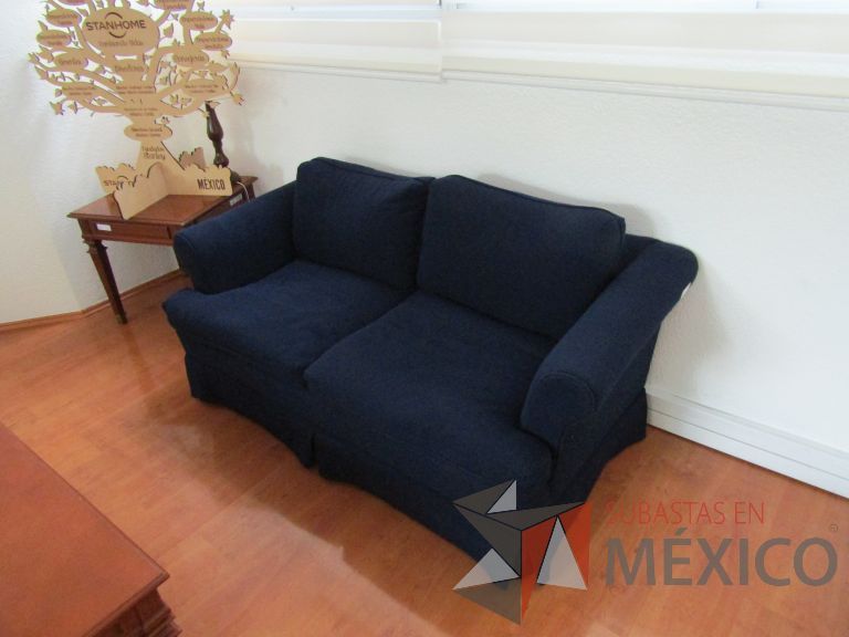 Lote 129 - Sillón de 2 plazas en tela color azul - Imagen 7