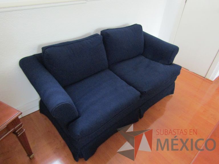 Lote 129 - Sillón de 2 plazas en tela color azul - Imagen 9