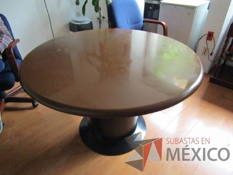 Lote 132 - Mesa redonda con base circular - Imagen 3
