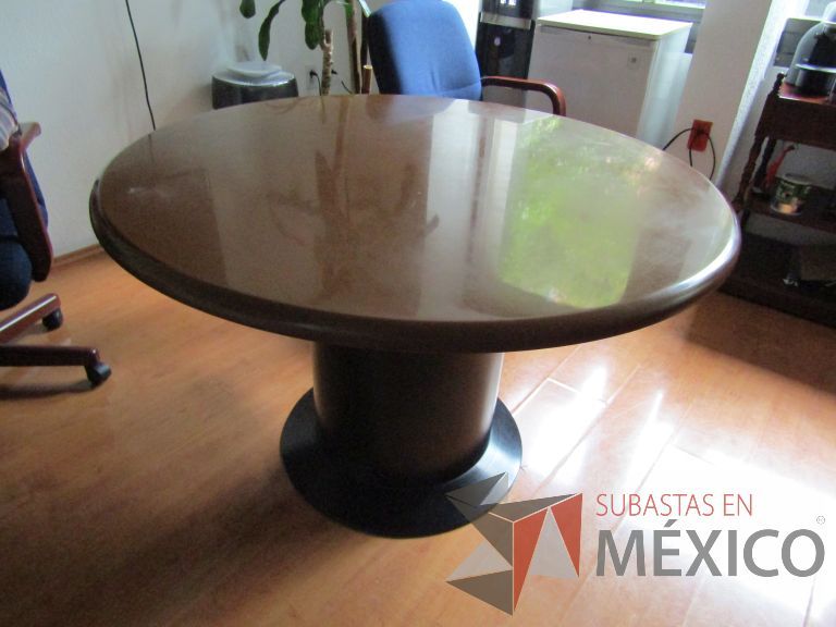 Lote 132 - Mesa redonda con base circular - Imagen 5